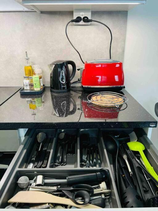 Apartment Near The Train Station, Free Parking &Netflix 库奥皮奥 外观 照片