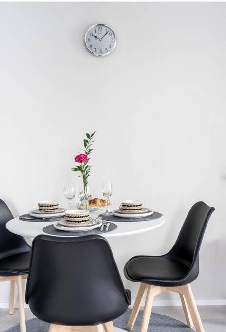 Apartment Near The Train Station, Free Parking &Netflix 库奥皮奥 外观 照片